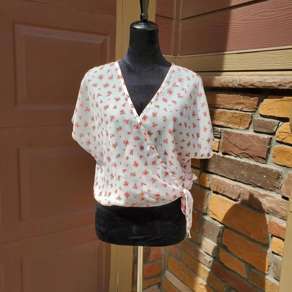 Wild Love Women's Floral Print Cropped Blouse Size Large - Picture 1 of 10